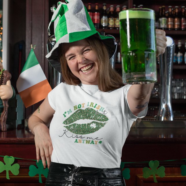 Patrick's Day Green Kiss, Me Mister Lucky Tri-Blend Shirt (Von Creator hochgeladen)