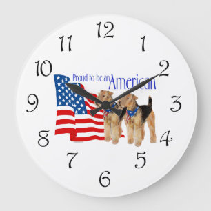 Patriotic Airedale Terriers Große Wanduhr