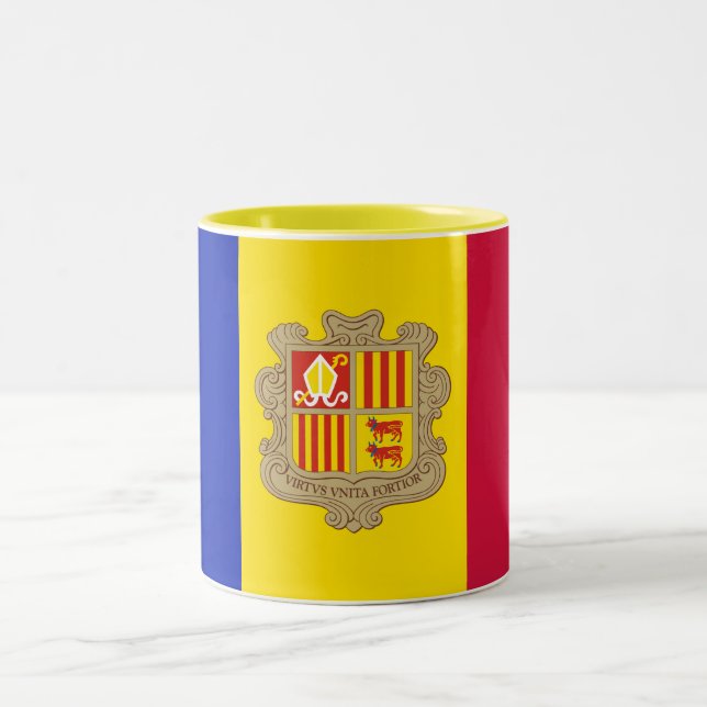 Patriotic Andorra Flag Zweifarbige Tasse (Mittel)