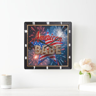 Patriotic Babe American Flag Quadratische Wanduhr