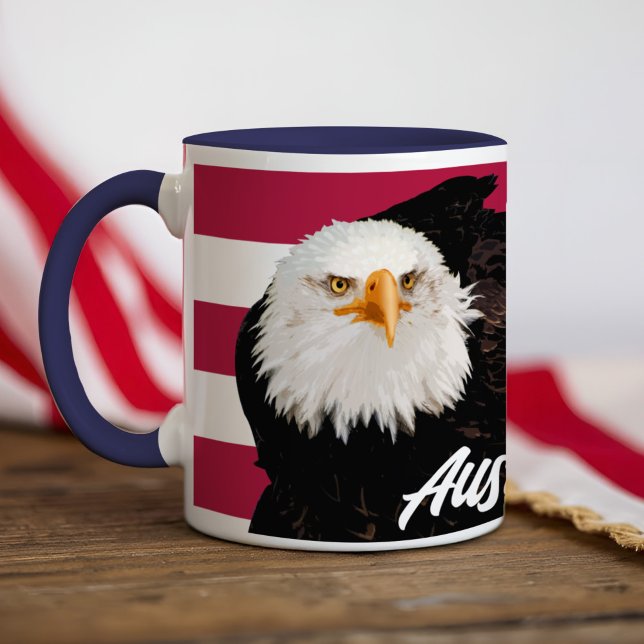 Patriotic Bald Eagle Bold Red White American Flag Tasse (Bold personalized Bald Eagle Mug featuring a powerful eagle against patriotic red and white stripes.)