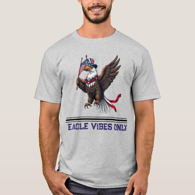Patriotic Bald Eagle mit amerikanischer Flagge - 4 T-Shirt (Vorderseite)