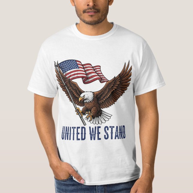 Patriotic Bald Eagle mit amerikanischer Flagge T-Shirt (Vorderseite)