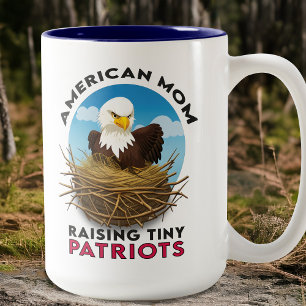 Patriotic Bald Eagle Nest Fierce American Mama USA Zweifarbige Tasse