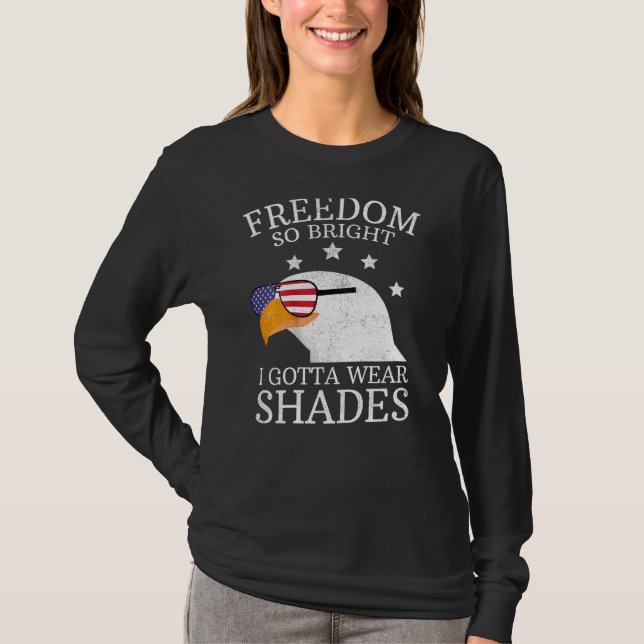 Patriotic Bald Eagle trägt Shades Freedom So Bri T-Shirt (Vorderseite)
