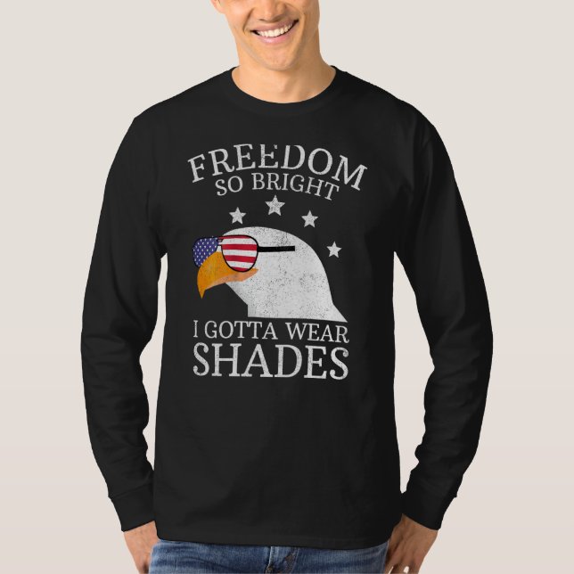 Patriotic Bald Eagle trägt Shades Freedom So Bri T-Shirt (Vorderseite)