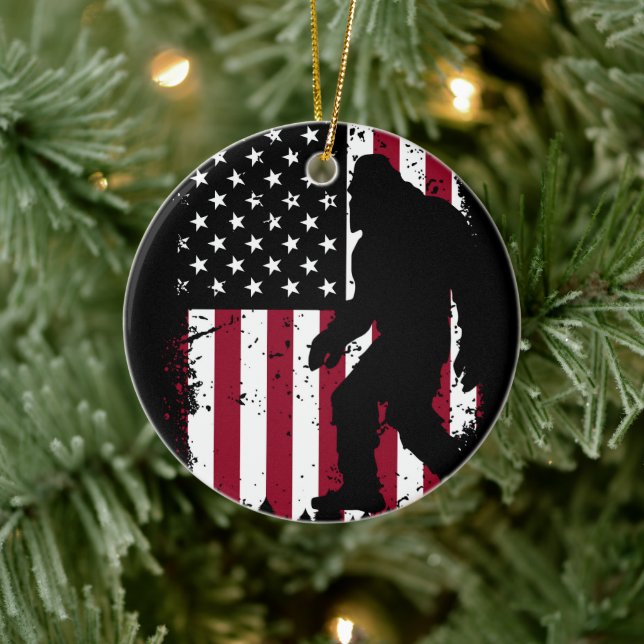Patriotic Bigfoot Keramik Ornament (Baum)