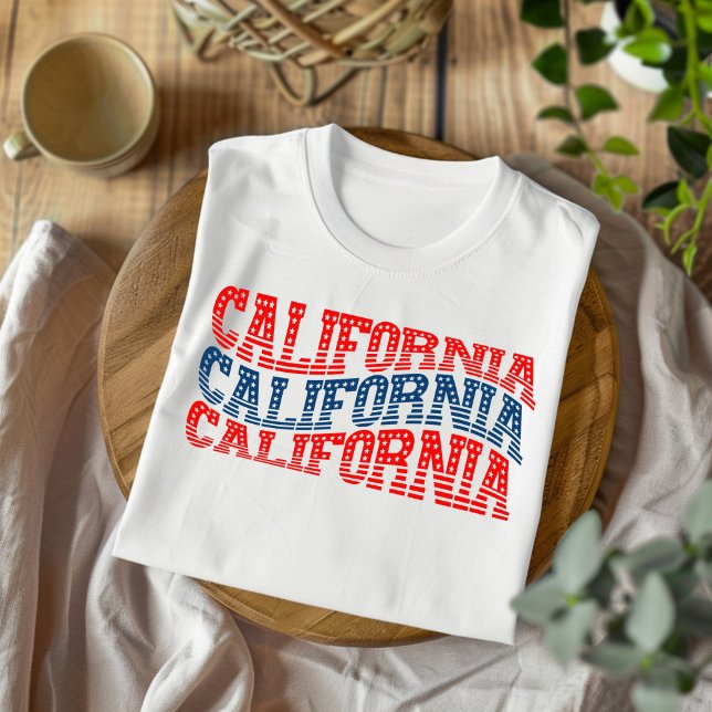 Patriotic California Red and Blue Boho T - Shirt (Von Creator hochgeladen)