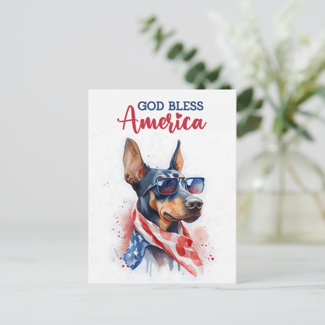Patriotic Doberman, Gott segne Amerika Postkarte (Stehend Vorderseite)