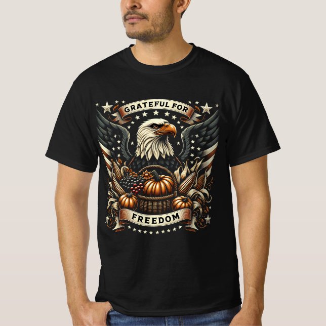 Patriotic Erntedank Eagle Design T-Shirt (Vorderseite)