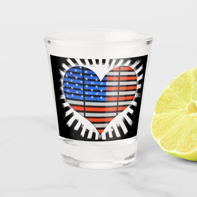 Patriotic Heart Shaped American Flag Schnapsglas (Vorderseite)