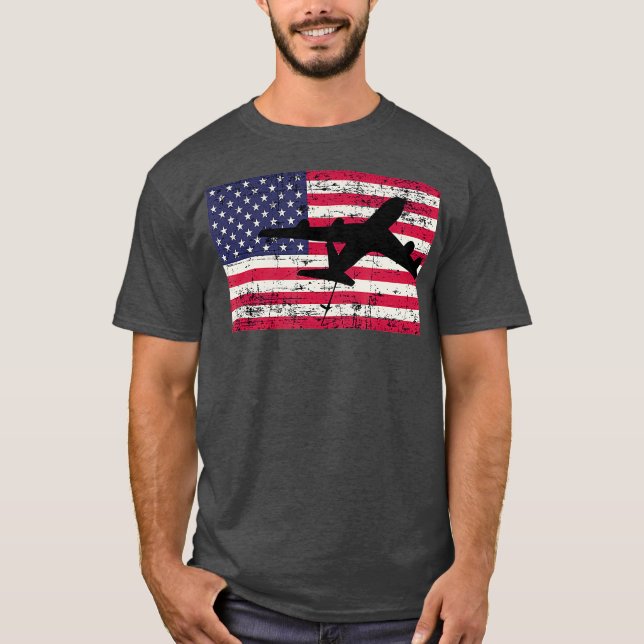 Patriotic KC135 Stratotanker Jet American Flag T-Shirt (Vorderseite)