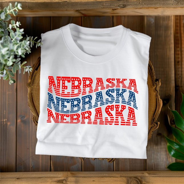 Patriotic Nebraska Red and Blue Boho T - Shirt (Von Creator hochgeladen)
