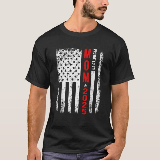 Patriotic Promoted To Mom Est 2025 First Time New  T-Shirt (Vorderseite)