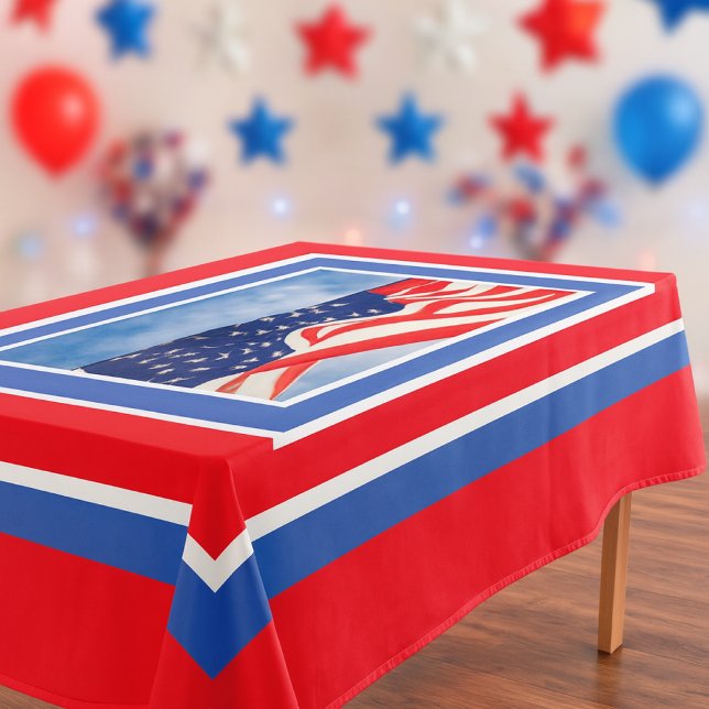 Patriotic Red White Blue 4. Juli Tischdecke (Festive Fourth of July holiday gathering tablecloth featuring an American flag mockup.)