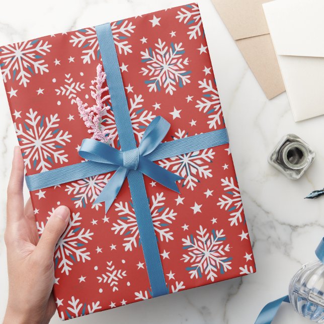 Patriotic Red White Blue Snowflake Weihnachtswrap Geschenkpapier (Von Creator hochgeladen)