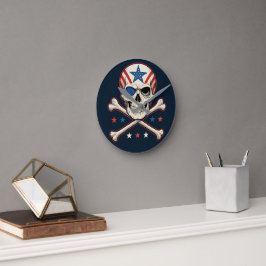 Patriotic Skull und Crossbones American Flag Runde Wanduhr
