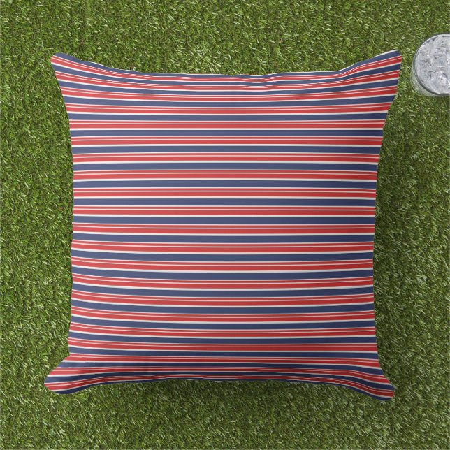 Patriotic Stripes Outdoor Pillow Kissen (Gras)