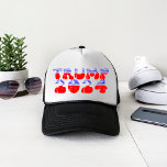 Patriotic Trump 2024 Retro Vintag Truckerkappe<br><div class="desc">Retro Vintag Patriotic Trump 2024 Red White and Blue American Flag Style Hat. Zeigen Sie Ihren Patriotismus und Trump-Stolz auf Präsident Trump mit diesem groovy Design. Ideal für die Wahlsaison!</div>