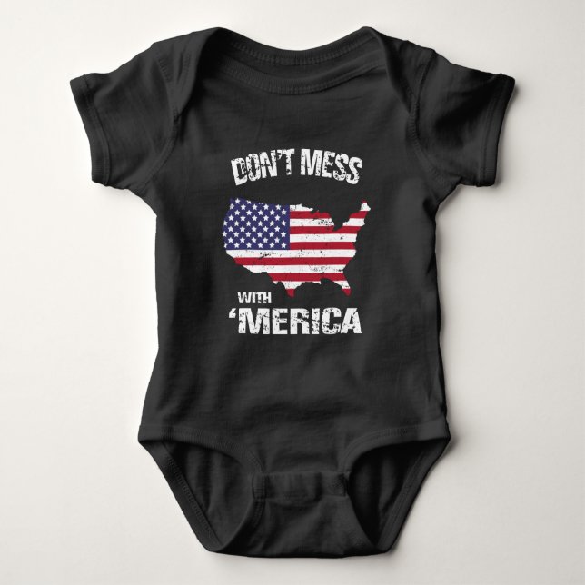 Patriotisch verwirren Sie nicht mit 'Merica Baby Strampler (Vorderseite)