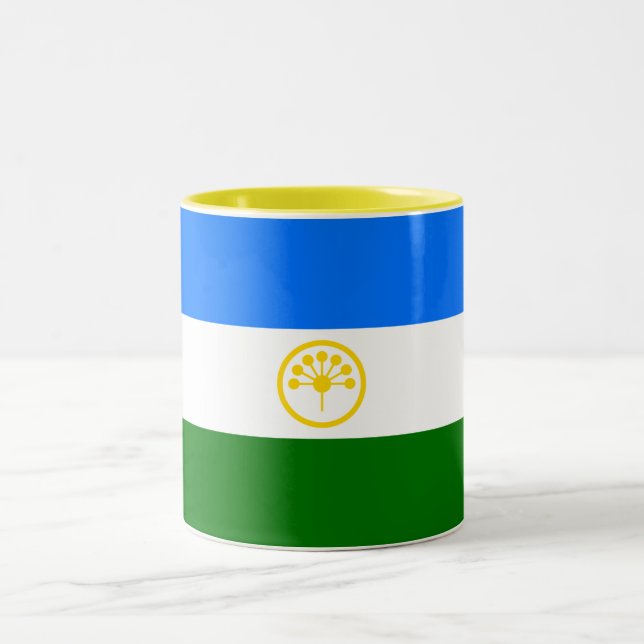 Patriotische Bashkortostan-Flagge Zweifarbige Tasse (Mittel)