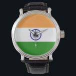 Patriotische, besondere Uhr mit Flagge Indiens<br><div class="desc">Genießen Sie den indischen Geist mit unserer exquisiten Handuhr mit der Tricolor Fahne! Dieses stilvolle Uhrwerk zeigt stolz das ikonische Design der indischen Flagge. Der Uhrenriemen und das Zifferblatt zeigen elegant das Safran, die Farben Weiß und Grün an, wobei der Ashoka Chakra in Marineblau auf dem weißen Streifen zentriert ist....</div>