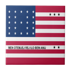 Patriotische Bikini-Atollflagge Fliese