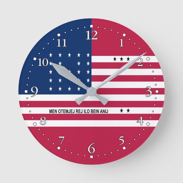 Patriotische Bikini-Atollflagge Runde Wanduhr (Vorderseite)
