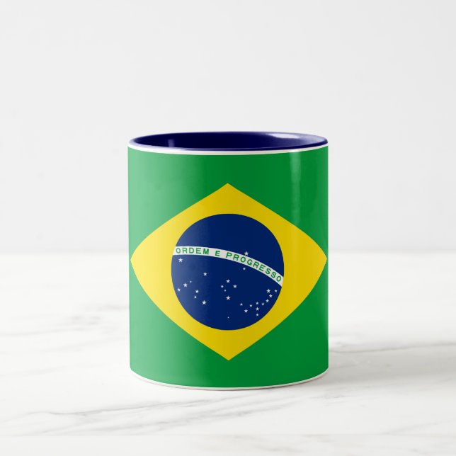 Patriotische Flagge Brasilien Zweifarbige Tasse (Mittel)