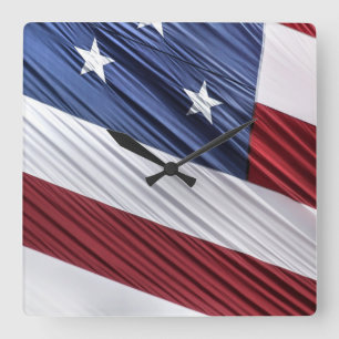 Patriotische Flagge der USA, rot, weiß und blau Quadratische Wanduhr