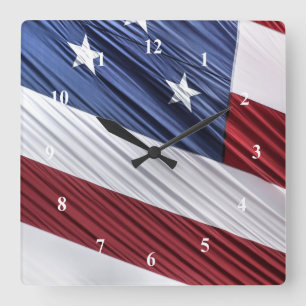 Patriotische Flagge der USA, rot, weiß und blau Quadratische Wanduhr