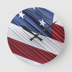 Patriotische Flagge der USA, rot, weiß und blau Runde Wanduhr