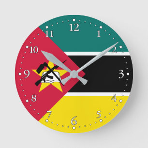 Patriotische Flagge Mosambiks Runde Wanduhr