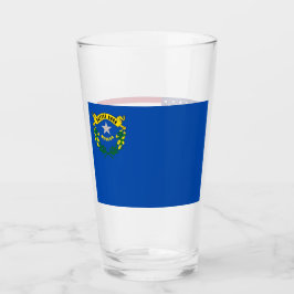 Patriotische Glastasse mit der Flagge von Nevada Glas