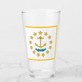 Patriotische Glastasse mit der Flagge von Rhode Is Glas