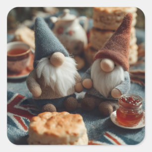 Patriotische Gnomes genießen Britischen Nachmittag Quadratischer Aufkleber