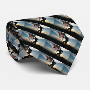 Patriotische Krawatte unter amerikanischer Flagge