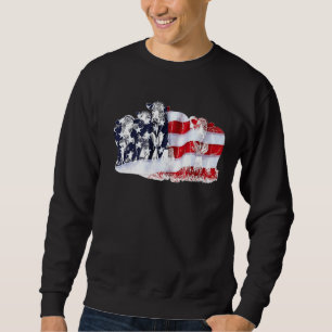 Patriotische Kühe weiden amerikanische Flagge mit Sweatshirt