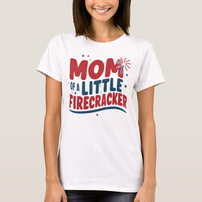 Patriotische Mama eines kleinen Firecracker am 4.  T-Shirt (Vorderseite)