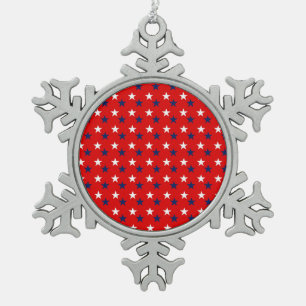 Patriotische Musterstars über Rot Schneeflocken Zinn-Ornament