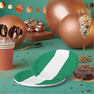 Patriotische Papiertafel mit nigerianischer Flagge Pappteller