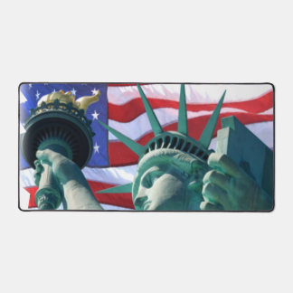Patriotische Statue der Liberty Waving Flag USA Schreibtischunterlage