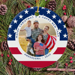 Patriotische US-amerikanische Flagge Personalisier Keramik Ornament<br><div class="desc">Amerikanische Flagge Weihnachtsschmuck. Dieser patriotische US Flagge-usa-Fahne-Weihnachtsschmuck wird ein wertvoller Sake sein. Die Einrichtung ist zweiseitig, können Sie 2 Lieblings-Fotos, eines auf jeder Seite. Ideal für militärische, patriotische Familien und alle, die die amerikanische Flagge Liebe. Personalisieren Sie den Namen auf der Vorderseite und das Datum auf der Rückseite. COPYRIGHT ©...</div>
