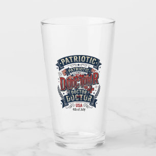 Patriotischer Arzt 4. Juli Vintage-Shirt-Design_ Glas