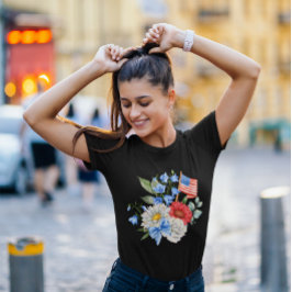 Patriotischer Blumenstrauß mit amerikanischer Flag T-Shirt