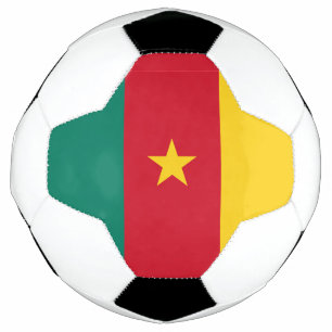 Patriotischer Fußballball mit Flagge Kameruns Fußball