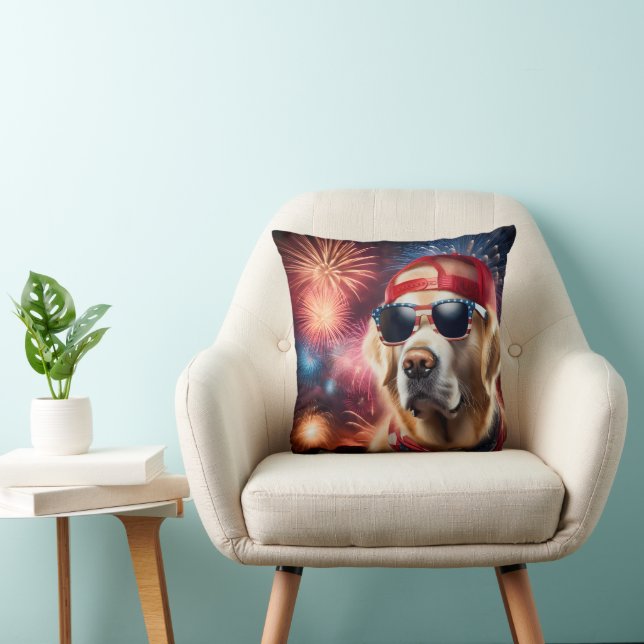 Patriotischer Goldener Retriever mit Feuerwerken Kissen (Stuhl )