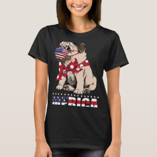 Patriotischer Mops in der amerikanischen Flaggenme T-Shirt