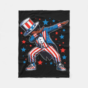 Patriotischer schwarzer Dabbing-Junge 4. Juli Amer Fleecedecke