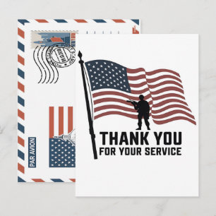 Patriotischer Soldat mit US-Flagge Postkarte